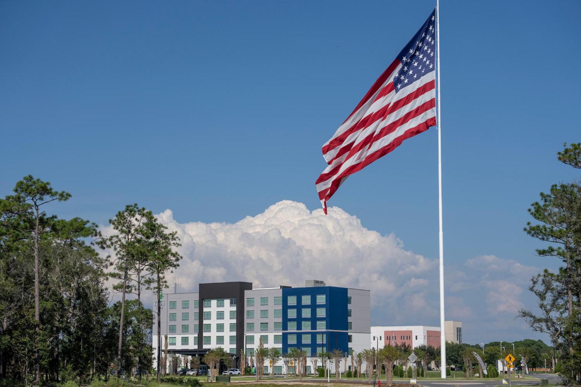 Holiday Inn Express & Suites Fort Walton Beach - Eglin Area By Ihg Exterior photo