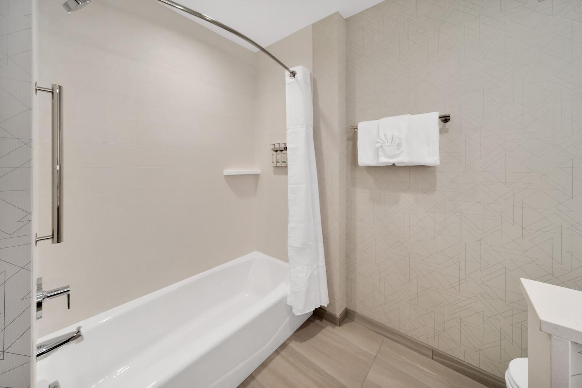 Holiday Inn Express & Suites Fort Walton Beach - Eglin Area By Ihg Exterior photo